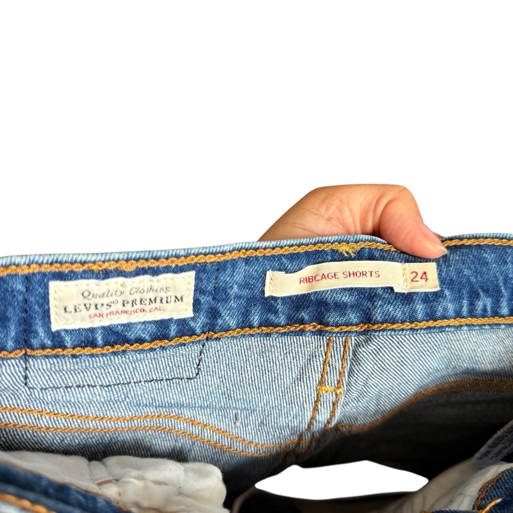 Levi’s Denim Ribcage Shorts - Picture 2 of 7